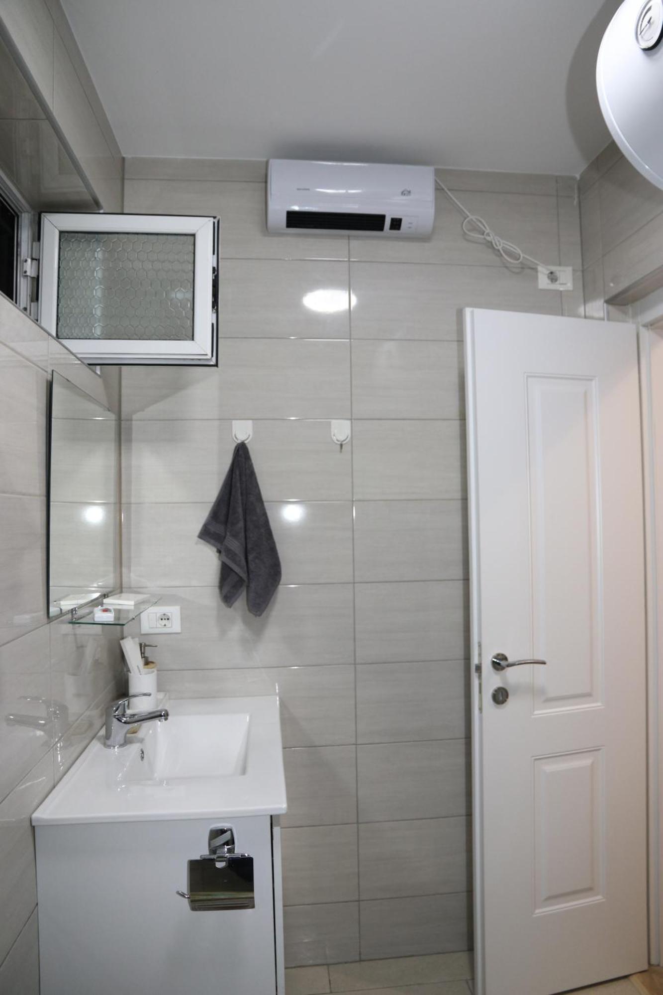 Gray House Apartment *