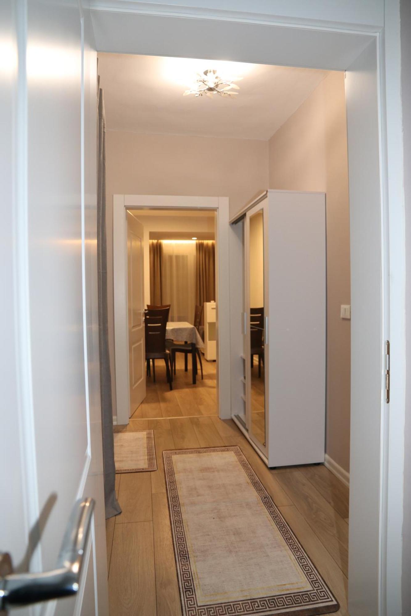 Gray House Apartment